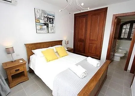 Villa Beautiful 5 Bedroom Villa With Private Pool And Hot Tub Villa Oceans Eleven Playa Blanca (Lanzarote)