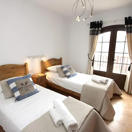 Beautiful 5 Bedroom Villa With Private Pool And Hot Tub Villa Oceans Eleven * Playa Blanca (Lanzarote)