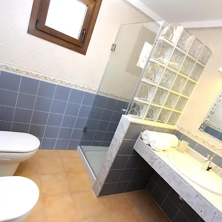 Beautiful 5 Bedroom Villa With Private Pool And Hot Tub Villa Oceans Eleven * Playa Blanca (Lanzarote)