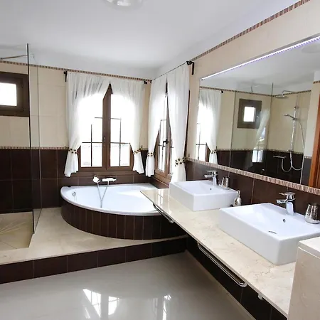 Beautiful 5 Bedroom Villa With Private Pool And Hot Tub Villa Oceans Eleven Villa *